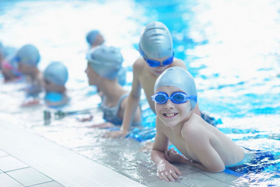 bambini di tre anni che fanno nuoto